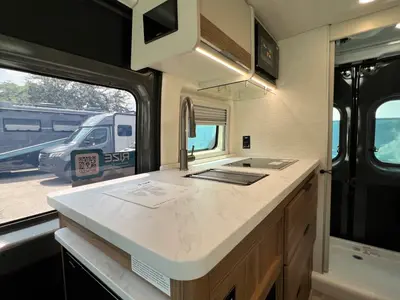 2027 Thor Motor Coach Rize photo 9