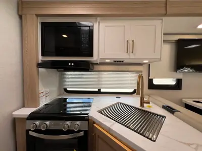 2027 Thor Motor Coach Chateau photo 7