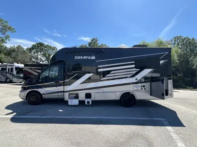 2027 Thor Motor Coach Gemini photo 21