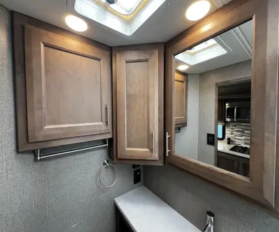 2021 Thor Motor Coach Omni photo 29