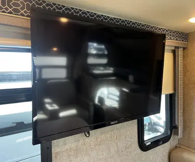 2021 Thor Motor Coach Omni photo 12