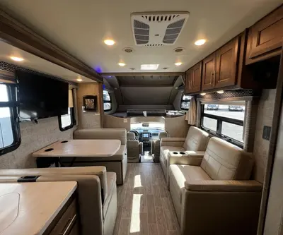2021 Thor Motor Coach Omni photo 3