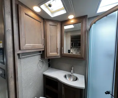 2021 Thor Motor Coach Omni photo 26