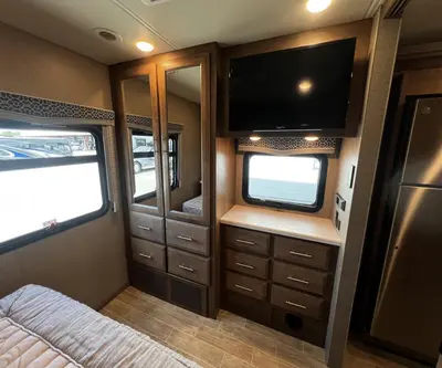 2021 Thor Motor Coach Omni photo 22