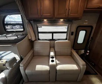 2021 Thor Motor Coach Omni photo 14