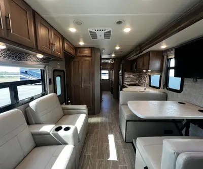 2021 Thor Motor Coach Omni photo 4