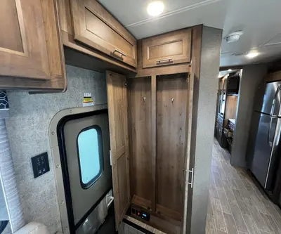 2021 Thor Motor Coach Omni photo 15