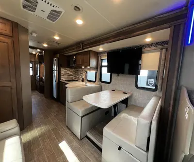 2021 Thor Motor Coach Omni photo 5