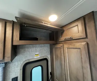 2021 Thor Motor Coach Omni photo 16