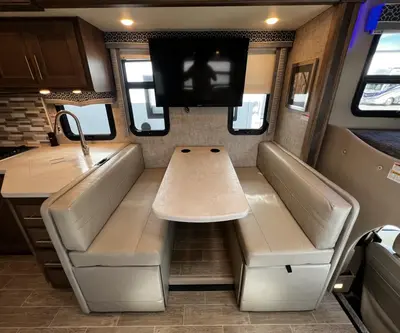 2021 Thor Motor Coach Omni photo 11
