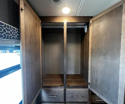 2021 Thor Motor Coach Omni photo 24