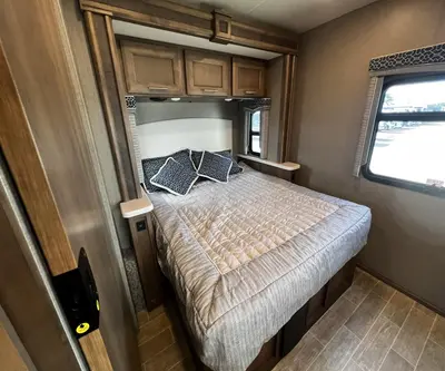 2021 Thor Motor Coach Omni photo 21