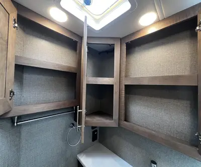 2021 Thor Motor Coach Omni photo 30