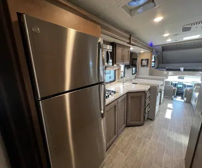 2021 Thor Motor Coach Omni photo 18