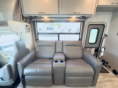 2023 Thor Motor Coach Quantum photo 14