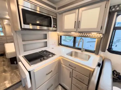 2023 Thor Motor Coach Quantum photo 8