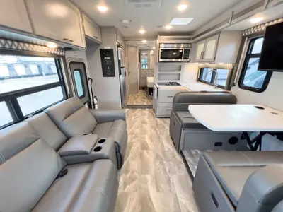 2023 Thor Motor Coach Quantum photo 5