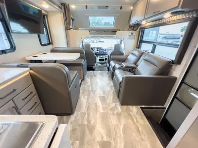 2023 Thor Motor Coach Quantum photo 3