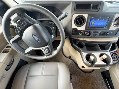 2023 Thor Motor Coach Quantum photo 2