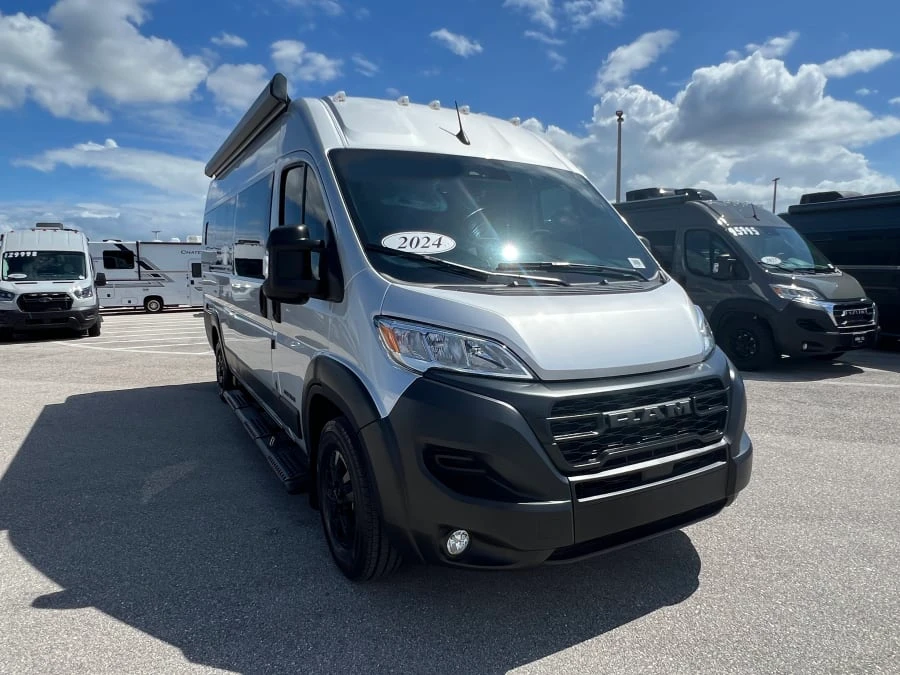 2024 Airstream Rangeline exterior