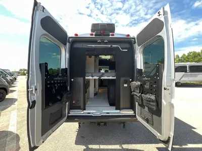 2024 Airstream Rangeline photo 2