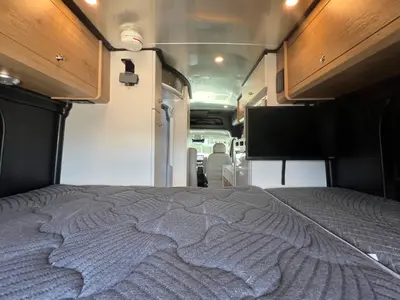 2024 Airstream Rangeline photo 4