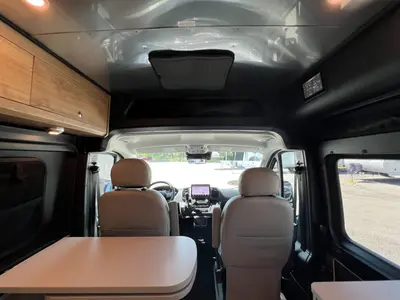 2024 Airstream Rangeline photo 6