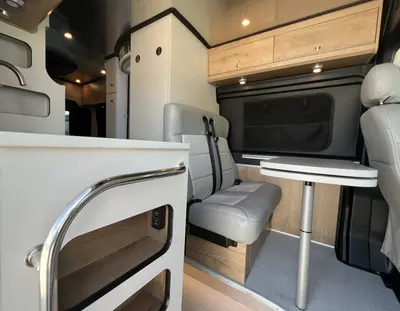 2024 Airstream Rangeline photo 14