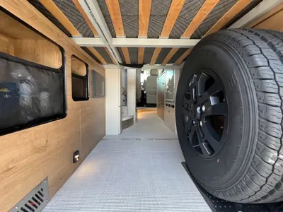 2024 Airstream Rangeline photo 5