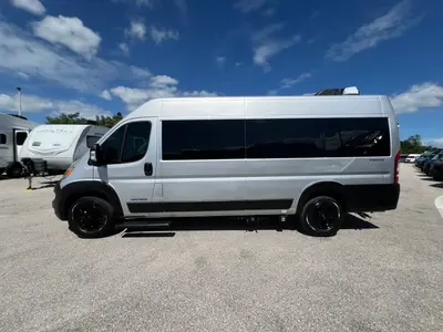 2024 Airstream Rangeline photo 22