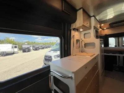 2024 Airstream Rangeline photo 8