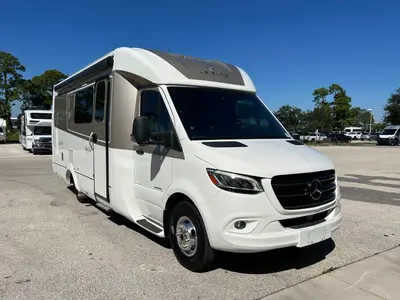 Used 2020 Leisure Travel Unity 24MB