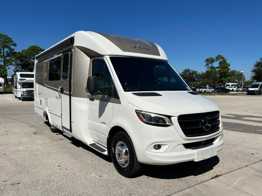 2020 Leisure Travel Unity exterior