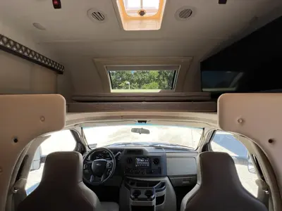 2023 Thor Motor Coach Geneva photo 4
