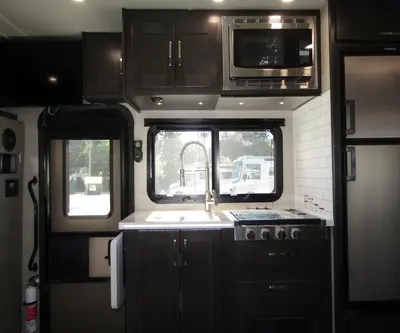 2022 Dynamax Corp Isata 3 Series photo 8