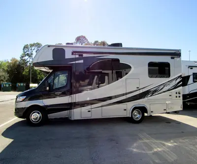 2022 Dynamax Corp Isata 3 Series photo 23