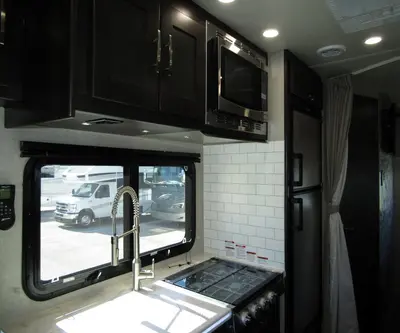 2022 Dynamax Corp Isata 3 Series photo 9