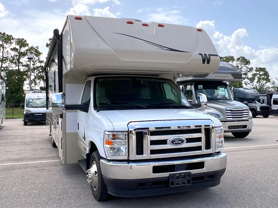2024 Winnebago Minnie Winnie exterior
