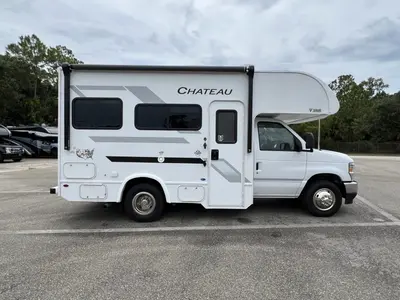 2026 Thor Motor Coach Chateau photo 18