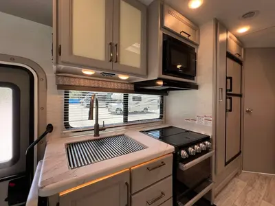 2024 Thor Motor Coach Chateau photo 9