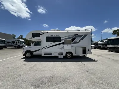 2024 Thor Motor Coach Chateau photo 25