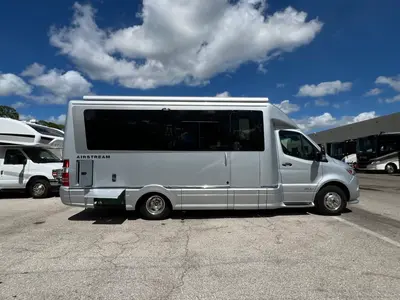 2022 Airstream Atlas photo 23