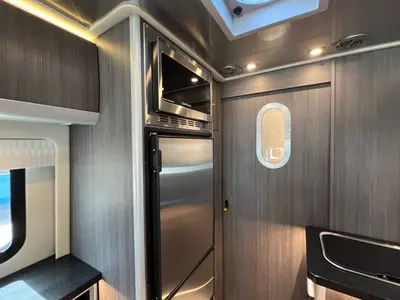2022 Airstream Atlas photo 12