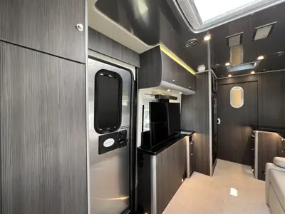 2022 Airstream Atlas photo 13
