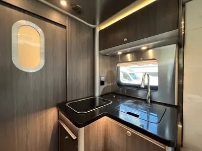 2022 Airstream Atlas photo 9