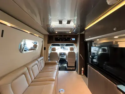 2022 Airstream Atlas photo 3