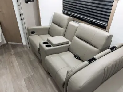 2027 Entegra Coach Odyssey photo 9