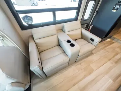 2027 Thor Motor Coach Quantum photo 10