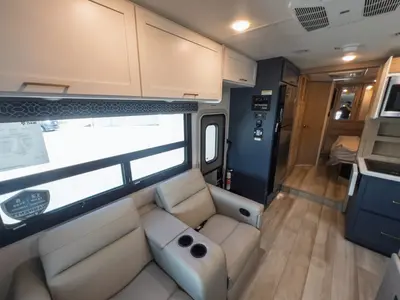 2027 Thor Motor Coach Quantum photo 9