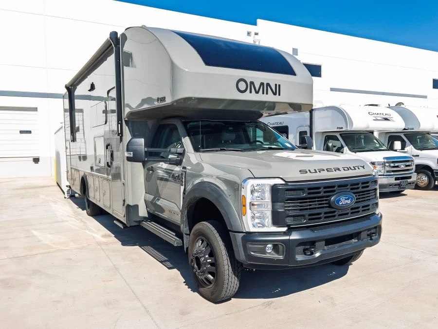 2027 Thor Motor Coach Omni exterior